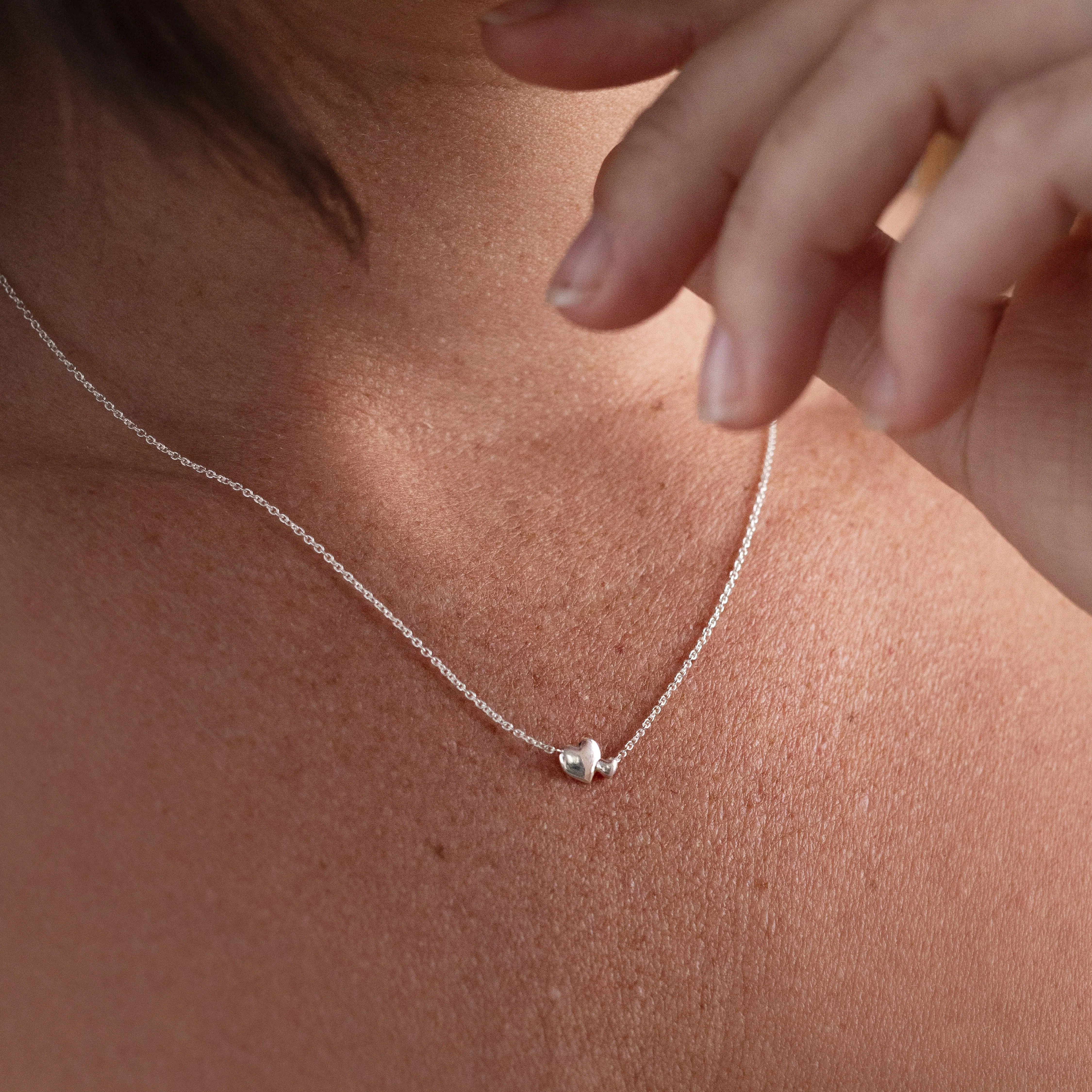 The Arabella Toi et Moi Plain Heart Necklace - Image 4