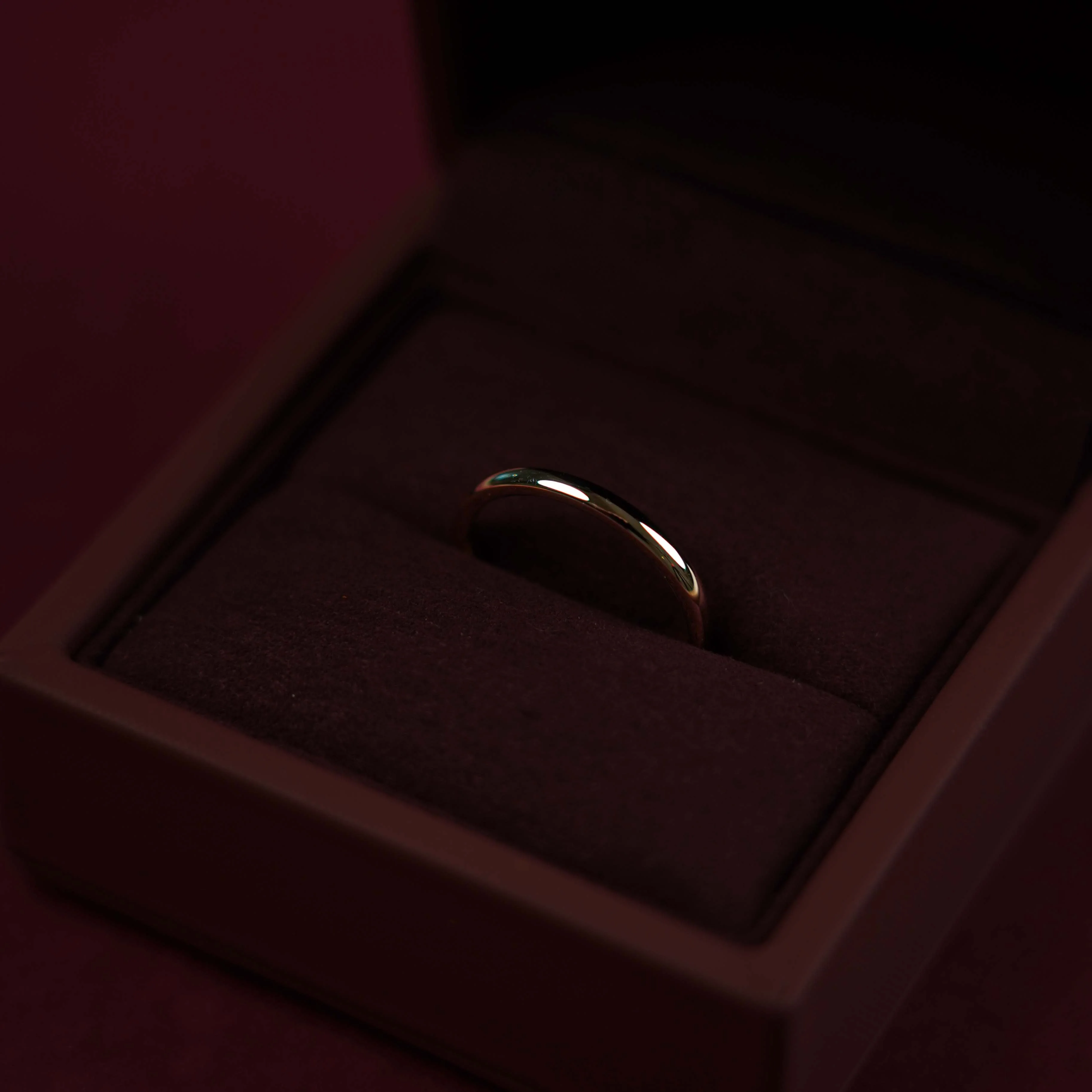 The Classic Comfort Fit Ring - 18K Yellow Gold - Image 2