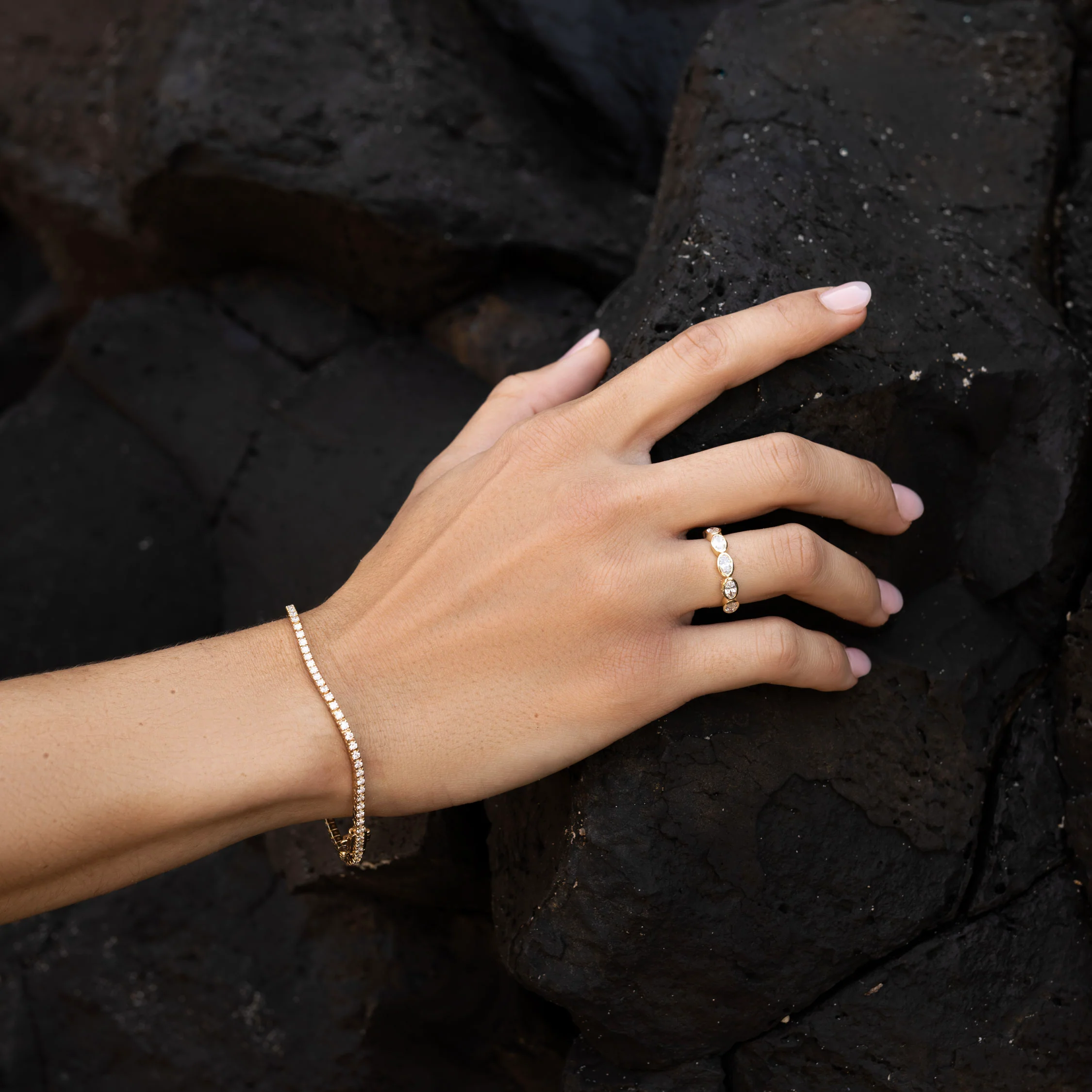 The Harper Ring - Horizontal Oval Bezel Wedding Ring - Image 3
