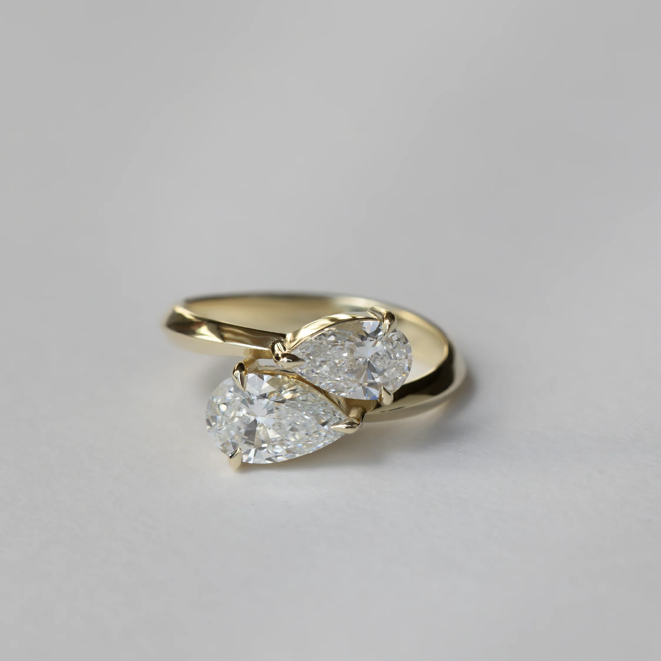 The Isabeau Ring - Twisted Knife Edge Pear Toi et Moi - Image 4